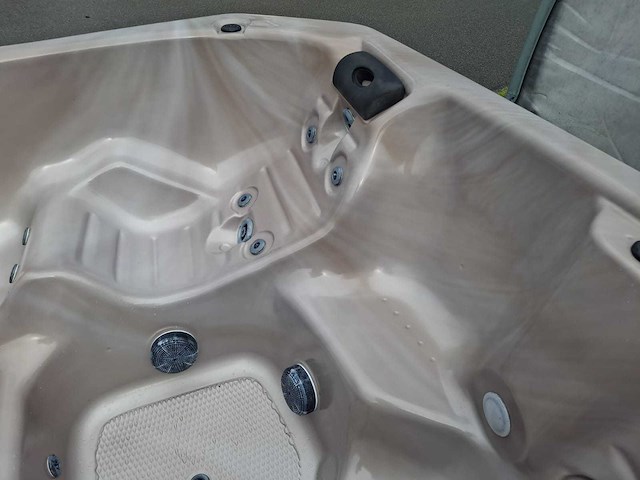 Baja 6 persoons jacuzzi en buitenspa - afbeelding 7 van  35