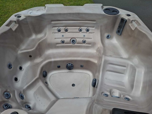 Baja 6 persoons jacuzzi en buitenspa - afbeelding 9 van  35