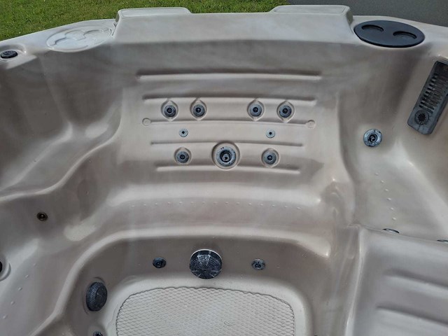 Baja 6 persoons jacuzzi en buitenspa - afbeelding 11 van  35