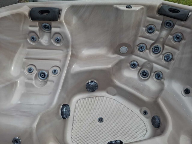Baja 6 persoons jacuzzi en buitenspa - afbeelding 17 van  35