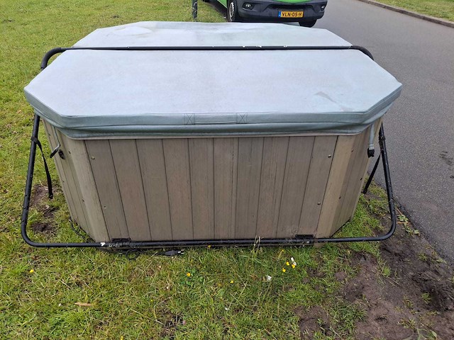 Baja 6 persoons jacuzzi en buitenspa - afbeelding 25 van  35