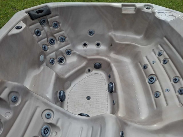 Baja 6 persoons jacuzzi en buitenspa - afbeelding 29 van  35