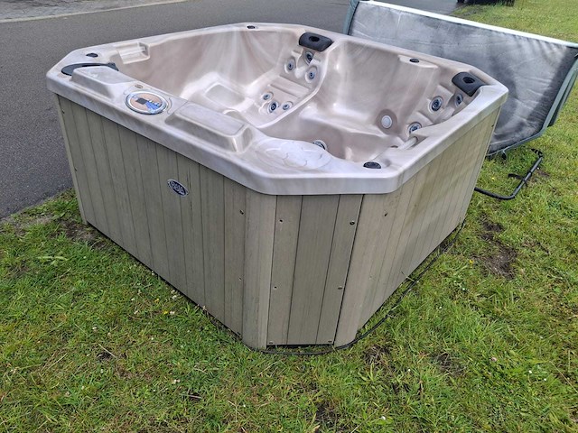 Baja 6 persoons jacuzzi en buitenspa - afbeelding 35 van  35