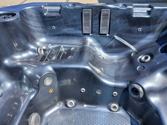 Baja spas 6 persoons jacuzzi en buitenspa - afbeelding 13 van  37