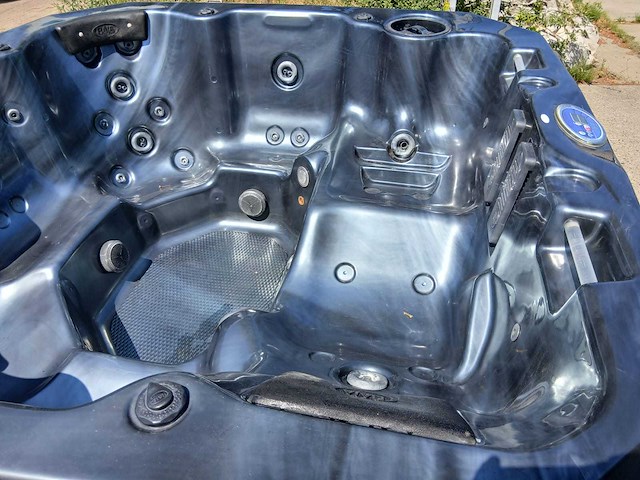 Baja spas 6 persoons jacuzzi en buitenspa - afbeelding 16 van  37