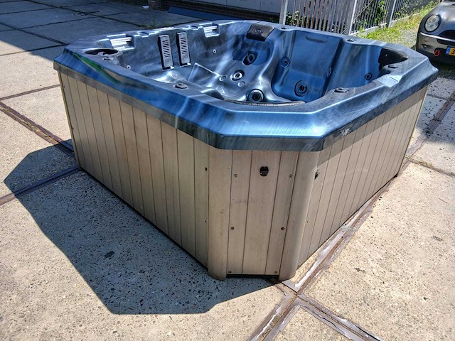 Baja spas 6 persoons jacuzzi en buitenspa - afbeelding 24 van  37