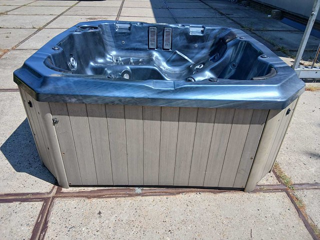 Baja spas 6 persoons jacuzzi en buitenspa - afbeelding 28 van  37