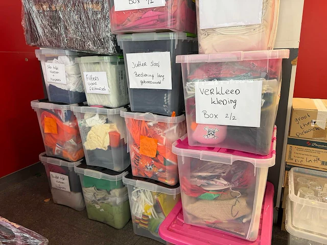 Bak horeca benodigdheden w.o. tafel linnen, verkleedkleding (15x) - afbeelding 4 van  5
