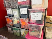 Bak horeca benodigdheden w.o. tafel linnen, verkleedkleding (15x) - afbeelding 4 van  5