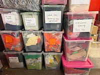 Bak horeca benodigdheden w.o. tafel linnen, verkleedkleding (15x) - afbeelding 5 van  5