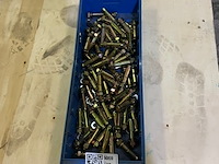 Bak met ca 70 keilbouten - afbeelding 1 van  2