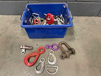 Bak met diverse haken - afbeelding 1 van  2