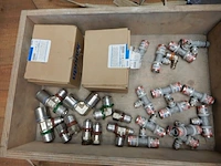 Bak met diverse koppelingen, uponor