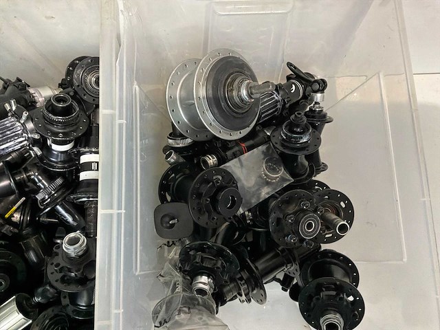 Bak met primato / shimano / agis / achterassen (2x) - afbeelding 4 van  4