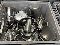 Bak met rvs pannen en divers (4x) - afbeelding 3 van  5