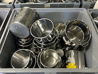 Bak met rvs pannen en divers (4x) - afbeelding 2 van  5