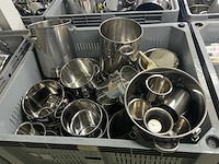 Bak met rvs pannen en divers (4x) - afbeelding 4 van  5