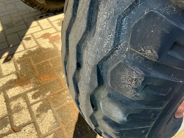 Bakkenwagen voor aan de kraan - afbeelding 18 van  27