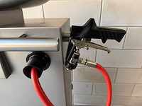 Bakon jelly - 2010 - satelliete 1 - gelei spuit - afbeelding 3 van  5