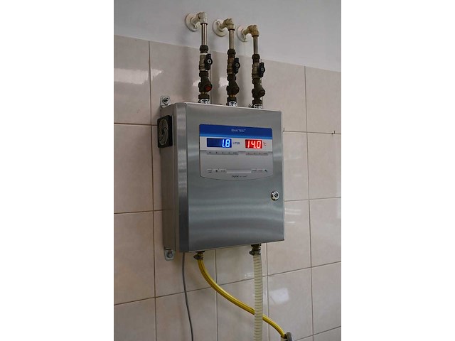 Baktec b3 univers waterkoel en doseerapparaat met bkl ice ims 200 heavy duty chiller - afbeelding 2 van  9