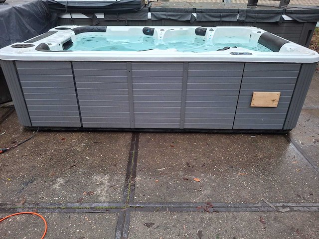Balboa 10 persoons theater jacuzzi en buitenspa - afbeelding 6 van  21
