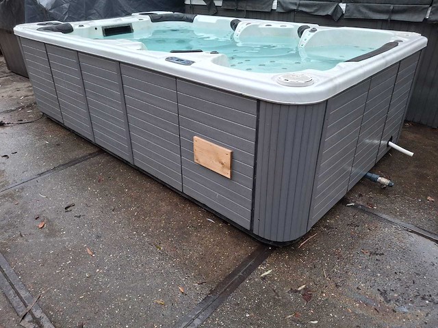 Balboa 10 persoons theater jacuzzi en buitenspa - afbeelding 7 van  21