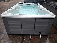 Balboa 10 persoons theater jacuzzi en buitenspa - afbeelding 8 van  21