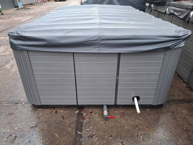Balboa 10 persoons theater jacuzzi en buitenspa - afbeelding 10 van  21