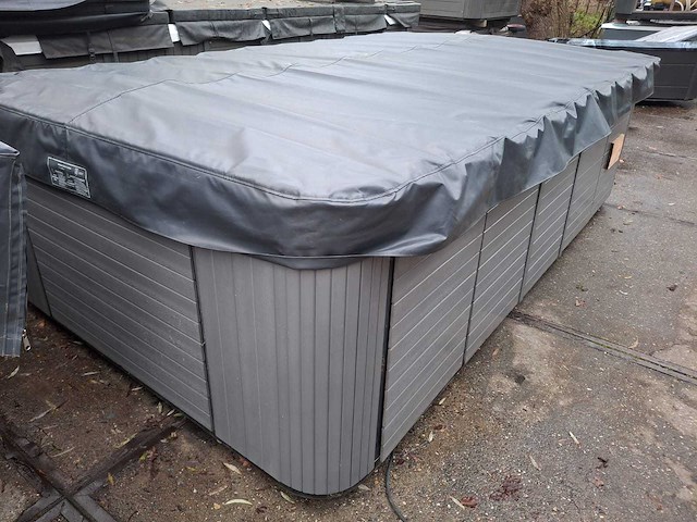 Balboa 10 persoons theater jacuzzi en buitenspa - afbeelding 11 van  21