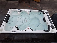 Balboa 10 persoons theater jacuzzi en buitenspa - afbeelding 12 van  21