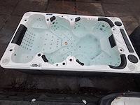 Balboa 10 persoons theater jacuzzi en buitenspa - afbeelding 17 van  21