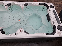 Balboa 10 persoons theater jacuzzi en buitenspa - afbeelding 20 van  21