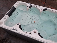 Balboa 10 persoons theater jacuzzi en buitenspa - afbeelding 19 van  21