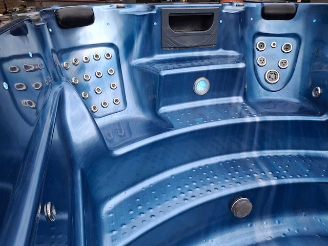 Balboa 10 persoons zwemspa jacuzzi en buitenspa - afbeelding 18 van  19