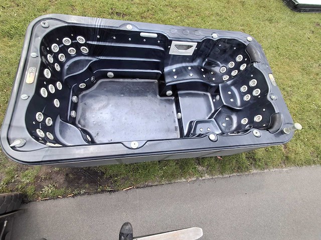 Balboa 10 persoons zwemspa jacuzzi en buitenspa - afbeelding 1 van  37