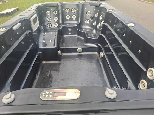 Balboa 10 persoons zwemspa jacuzzi en buitenspa - afbeelding 21 van  36