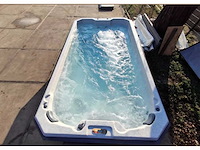 Balboa 10 persoons zwemspa jacuzzi en buitenspa - afbeelding 1 van  23