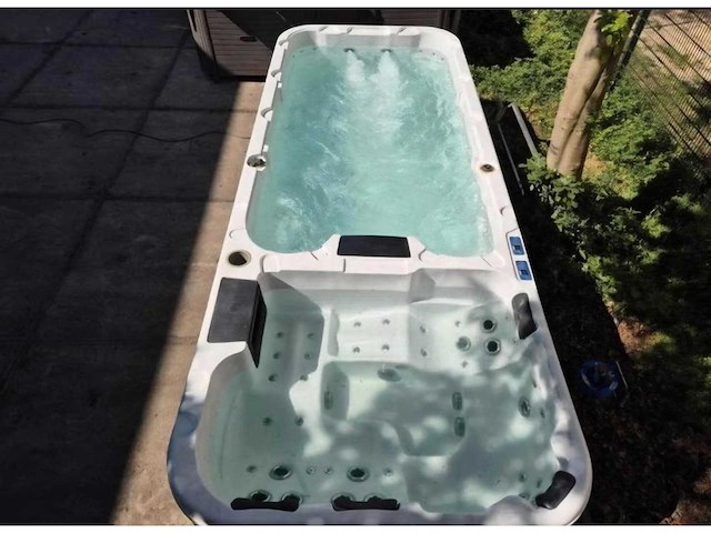 Balboa 14 persoons dubbele cabine zwemspa jacuzzi en buitenspa - afbeelding 2 van  23