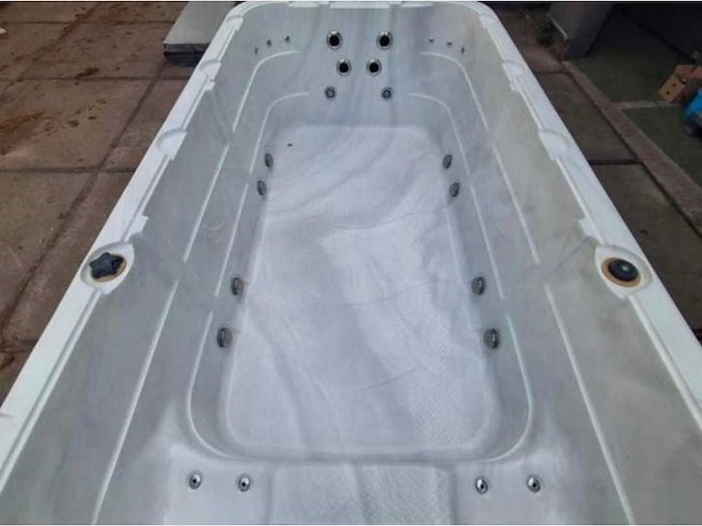 Balboa 14 persoons dubbele cabine zwemspa jacuzzi en buitenspa - afbeelding 9 van  23