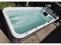 Balboa 14 persoons dubbele cabine zwemspa jacuzzi en buitenspa