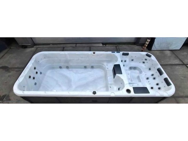 Balboa 14 persoons dubbele cabine zwemspa jacuzzi en buitenspa - afbeelding 17 van  23