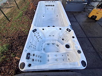 Balboa 15 persoons dubbele cabine jacuzzi en buitenspa - afbeelding 1 van  19