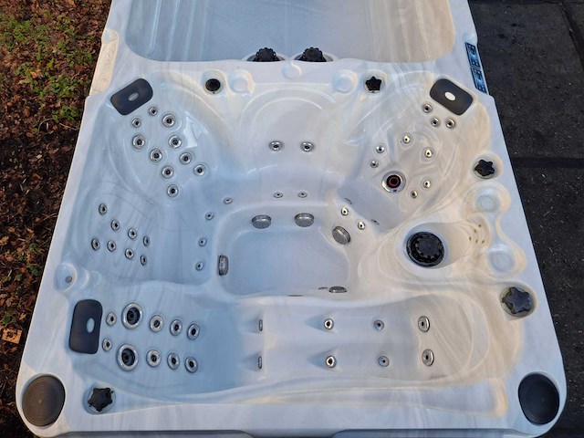 Balboa 15 persoons dubbele cabine jacuzzi en buitenspa - afbeelding 16 van  19