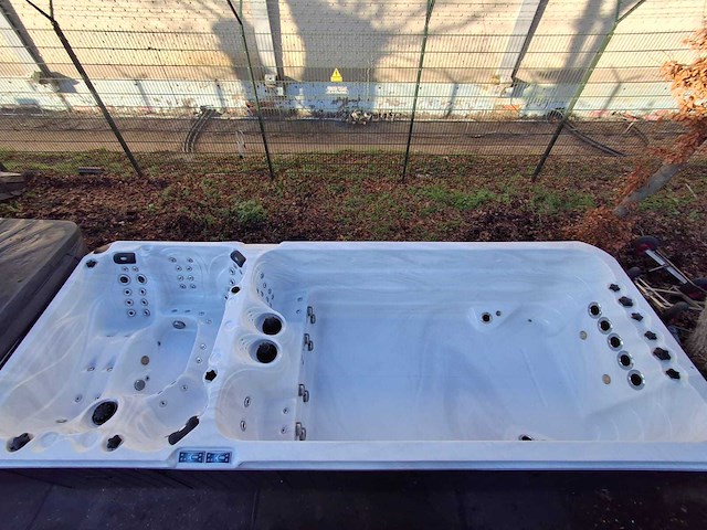 Balboa 15 persoons dubbele cabine jacuzzi en buitenspa - afbeelding 14 van  20