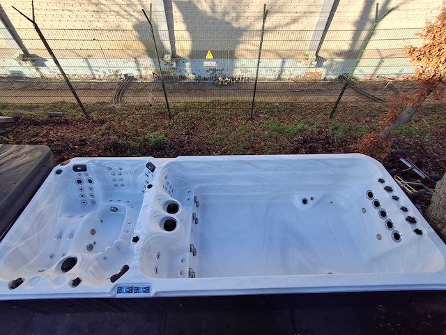 Balboa 15 persoons dubbele cabine jacuzzi en buitenspa - afbeelding 14 van  18