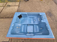 Balboa 3 persoons jacuzzi en buitenspa - afbeelding 1 van  28