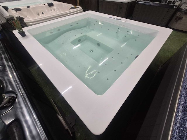 Balboa 4 persoons design spa jacuzzi en buitenspa - afbeelding 19 van  22