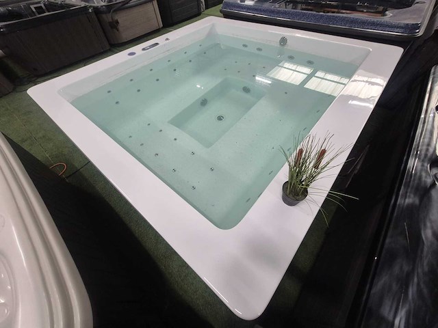 Balboa 4 persoons design spa jacuzzi en buitenspa - afbeelding 8 van  9