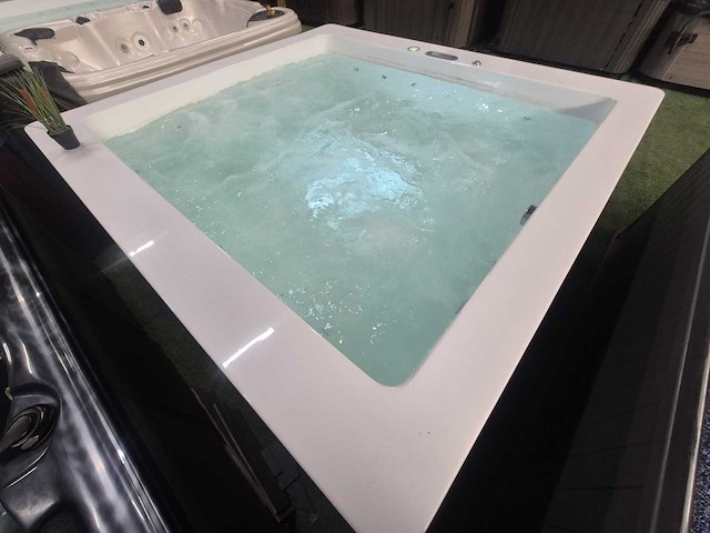 Balboa 4 persoons design spa jacuzzi en buitenspa - afbeelding 11 van  22