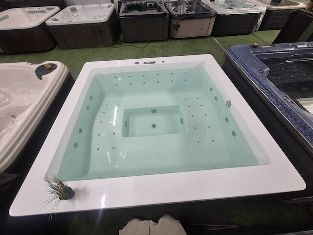 Balboa 4 persoons design spa jacuzzi en buitenspa - afbeelding 21 van  22